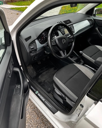 Skoda Fabia cena 29900 przebieg: 177000, rok produkcji 2017 z Rzeszów małe 46